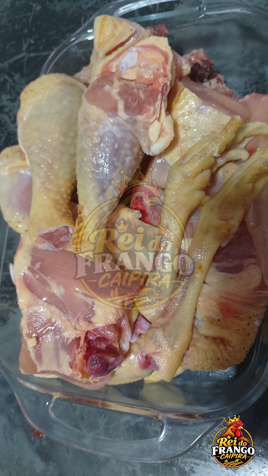 Frango caipira cortado